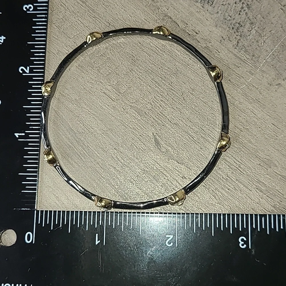 2 Bracelets - Picture 5 of 6
